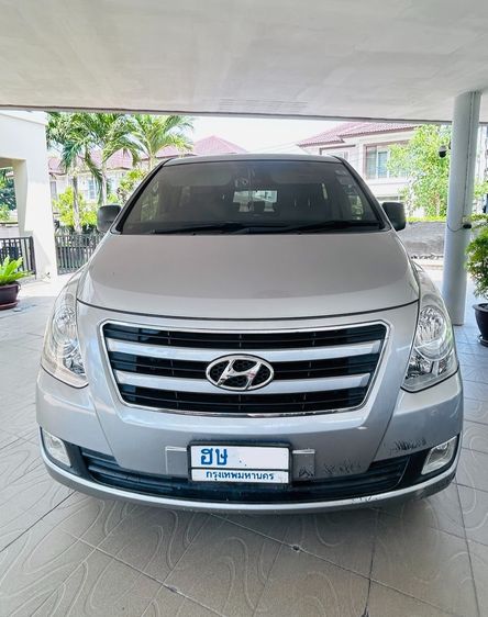 รถ Hyundai H-1  2.5 Maesto Touring สี เทา