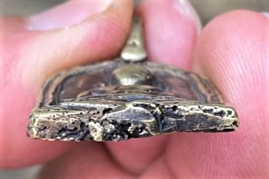 หลวงพ่อไปล่ 2478 เหรียญจอบรุ่นแรก วัดกำแพง เสื้อเกราะฝั่งธน พระบ้านเก่า รูปที่ 5