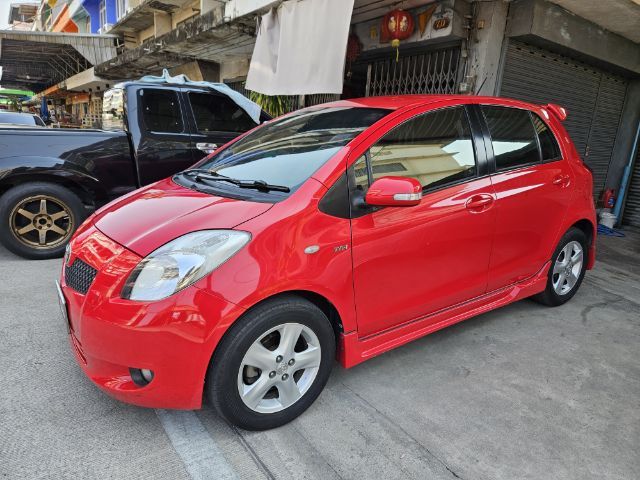 Toyota Yaris 2006 1.5 E Sedan เบนซิน ไม่ติดแก๊ส เกียร์ธรรมดา แดง รูปที่ 3
