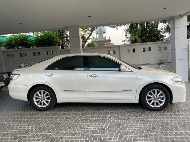 รถ Toyota Camry 2.4 Hybrid สี ขาว