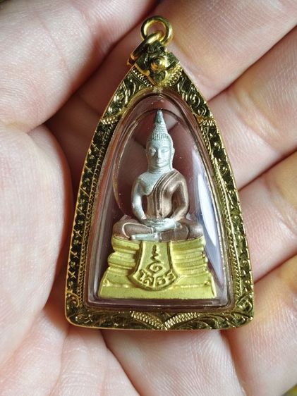 หลวงพ่อโสธรเนื้อสามกษัตริย์พร้อมเลี่ยมกรอบทอง