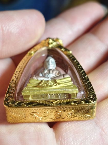 หลวงพ่อโสธรเนื้อสามกษัตริย์พร้อมเลี่ยมกรอบทอง รูปที่ 3