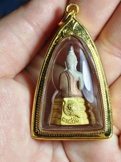 หลวงพ่อโสธรเนื้อสามกษัตริย์พร้อมเลี่ยมกรอบทอง รูปที่ 2