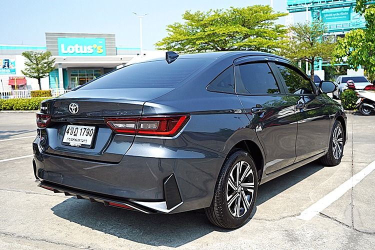 Toyota Yaris ATIV 2023 1.2 Smart Sedan เบนซิน ไม่ติดแก๊ส เกียร์อัตโนมัติ เทา รูปที่ 4