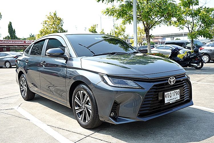 Toyota Yaris ATIV 2023 1.2 Smart Sedan เบนซิน ไม่ติดแก๊ส เกียร์อัตโนมัติ เทา รูปที่ 3