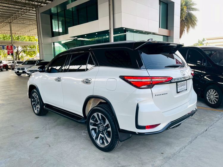 Toyota Fortuner 2021 2.4 Legender Black Top Utility-car ดีเซล ไม่ติดแก๊ส เกียร์อัตโนมัติ ขาว รูปที่ 4