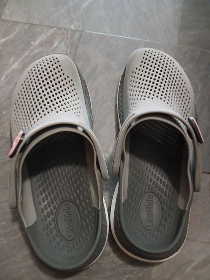 รองเท้า Crocs
