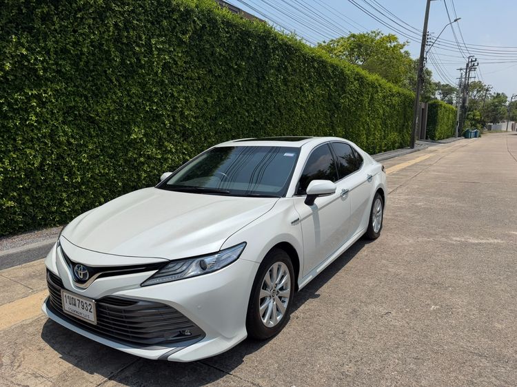 รถ Toyota Camry 2.5 HV Premium สี ขาว