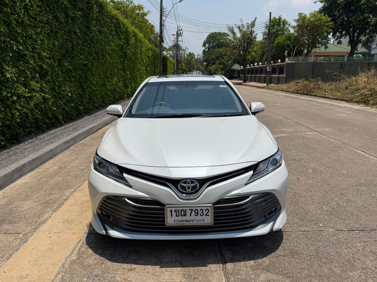 Toyota Camry 2020 2.5 HV Premium Sedan ไฮบริด ไม่ติดแก๊ส เกียร์อัตโนมัติ ขาว รูปที่ 2