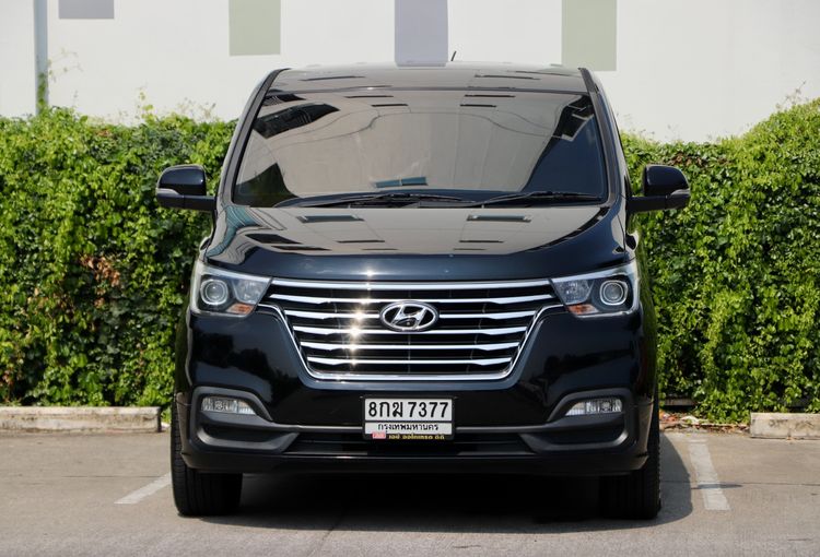 Hyundai H-1  2018 2.5 GRAND STAREX Van ดีเซล ไม่ติดแก๊ส เกียร์อัตโนมัติ ดำ รูปที่ 2