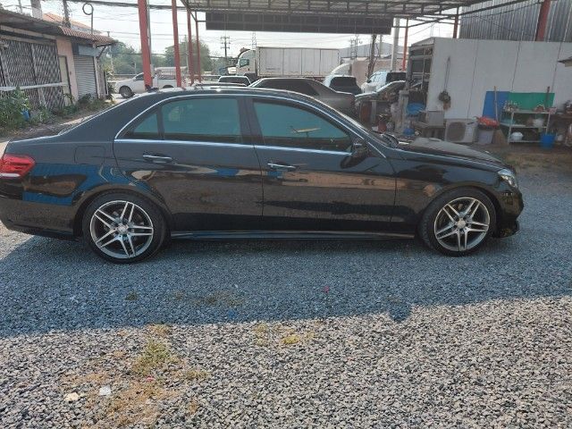 Mercedes-Benz E-Class 2013 E300 2.2 BlueTEC Hybrid AMG Dynamic Sedan ไฮบริด ไม่ติดแก๊ส เกียร์อัตโนมัติ ดำ รูปที่ 4