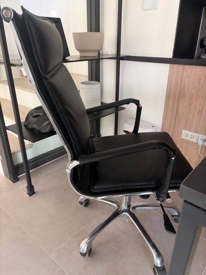 เก้าอี้ออฟฟิศ High Back หนังดำ สภาพใหม่ พร้อมใช้งาน รูปที่ 2