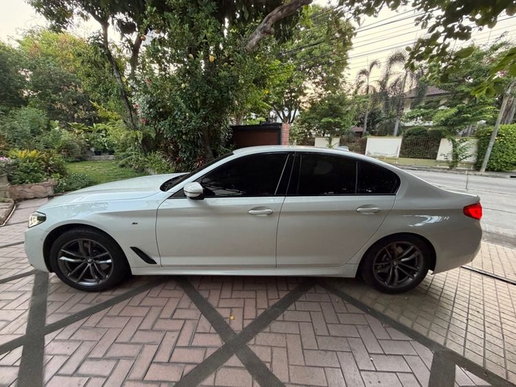BMW Series 5 2019 520d Sedan ดีเซล ไม่ติดแก๊ส เกียร์อัตโนมัติ ขาว รูปที่ 3