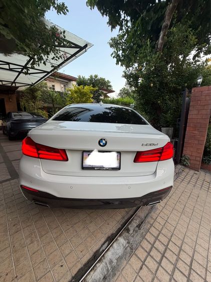 BMW Series 5 2019 520d Sedan ดีเซล ไม่ติดแก๊ส เกียร์อัตโนมัติ ขาว รูปที่ 2