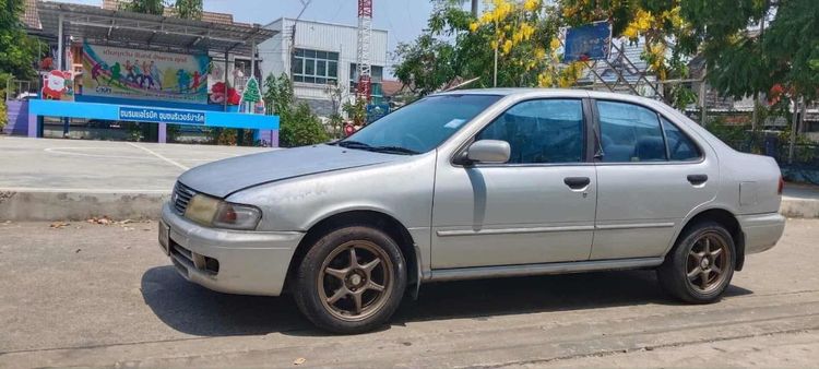 รถ Nissan Sunny 1.6 Super GL Saloon สี บรอนซ์เงิน