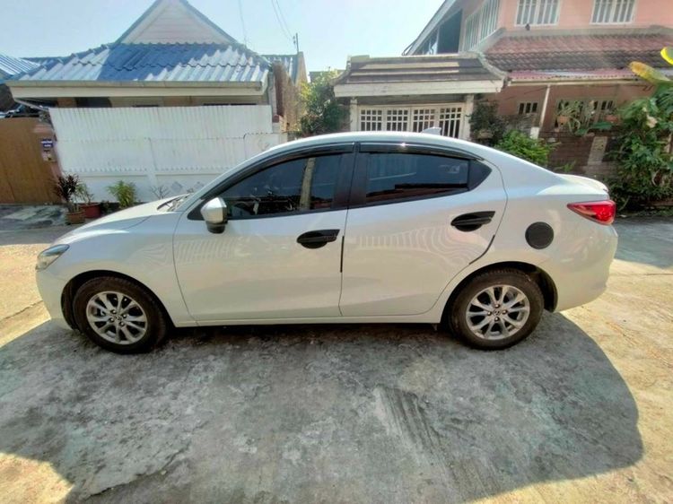 Mazda Mazda 2 2022 1.3 Skyactiv-G Sedan เบนซิน เกียร์อัตโนมัติ ขาว รูปที่ 3