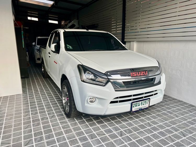 รถ Isuzu D-MAX 1.9 L สี ขาว