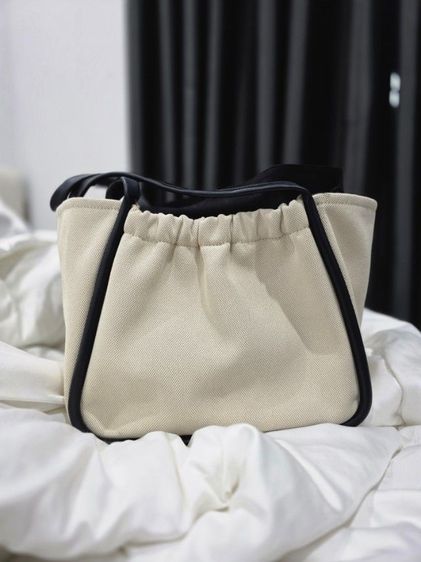 ส่งต่อ Merge A Day Bag ไซส์ Medium สี Ivory  รูปที่ 2