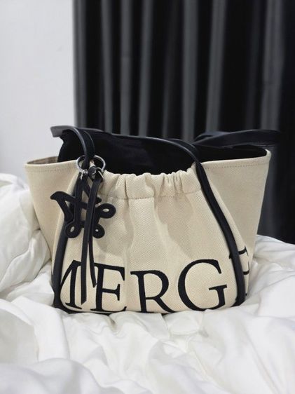 ส่งต่อ Merge A Day Bag ไซส์ Medium สี Ivory 