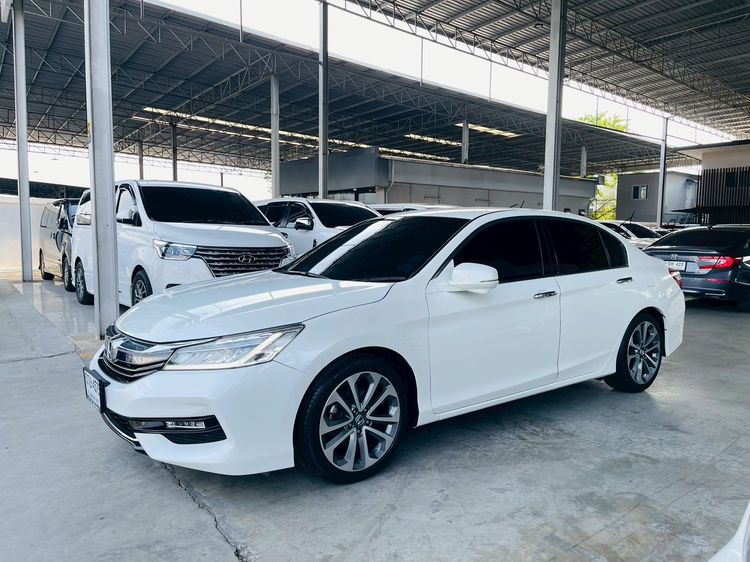 รถ Honda Accord 2.0 EL i-VTEC สี ขาว