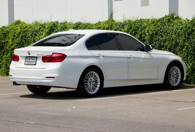 BMW Series 3 2018 320d Sedan ดีเซล ไม่ติดแก๊ส เกียร์อัตโนมัติ ขาว รูปที่ 4