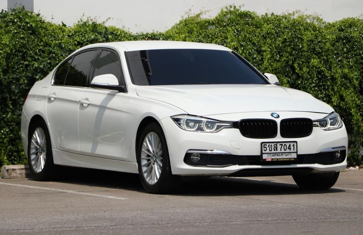 BMW Series 3 2018 320d Sedan ดีเซล ไม่ติดแก๊ส เกียร์อัตโนมัติ ขาว รูปที่ 3
