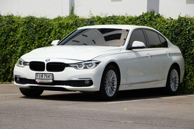 รถ BMW Series 3 320d สี ขาว