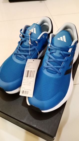 รองเท้า Adidas