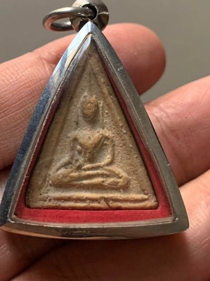 พระเก่ารูปสามเหลี่ยม