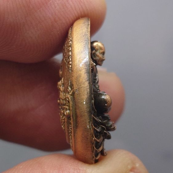 เหรียญหลวงปู่ทวด รุ่น " อภิเมตตา มหาโพธิสัตว์ พิมพ์จิ๋ว เนื้อทองแดงนอก ควบคุมออกแบบโดย อ.เฉลิมชัย พ.ศ.2558 พร้อมกล่อง และใบรับรอง รูปที่ 7