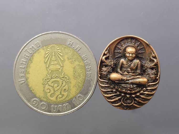 เหรียญหลวงปู่ทวด รุ่น " อภิเมตตา มหาโพธิสัตว์ พิมพ์จิ๋ว เนื้อทองแดงนอก ควบคุมออกแบบโดย อ.เฉลิมชัย พ.ศ.2558 พร้อมกล่อง และใบรับรอง รูปที่ 8