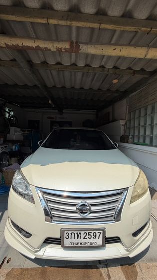 รถ Nissan Sylphy 1.6 SV สี ขาว