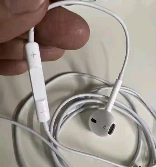 หูฟังไอโฟน  Apple Earpods Lightning

(มือสองใช้งานปกติ)ครบกล่อง รูปที่ 5