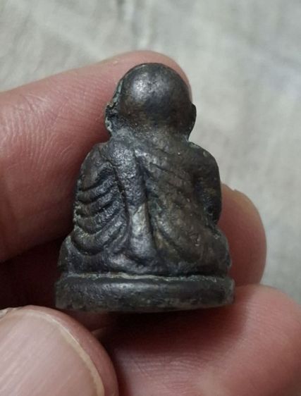 รูปหล่อหลวงพ่อเงิน วัดห้วยเขน เนื้อออกเงิน  รูปที่ 2