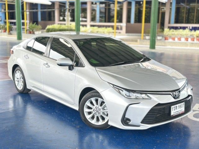 รถ Toyota Altis 1.6 G สี เงิน