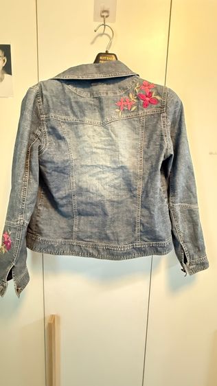 เสื้อยีนส์สวยๆ มีดอกไม้น่ารัก ไซส์L รูปที่ 4