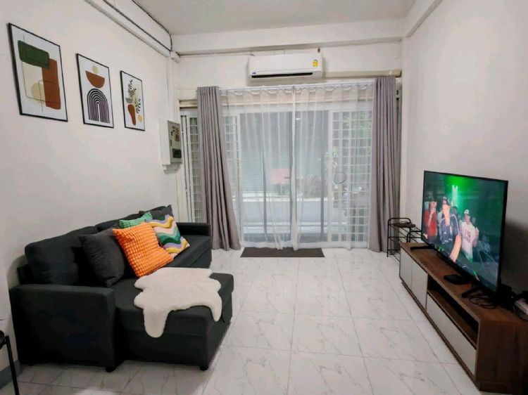 เช่าที่อยู่อาศัย ซอย เจริญนคร 48  พร้อมอยู่ มีแอร์ อินเทอร์เนต กล่องดิจิทอล ทีวี hbo ห่างจากปากซอย 200 เมตร 