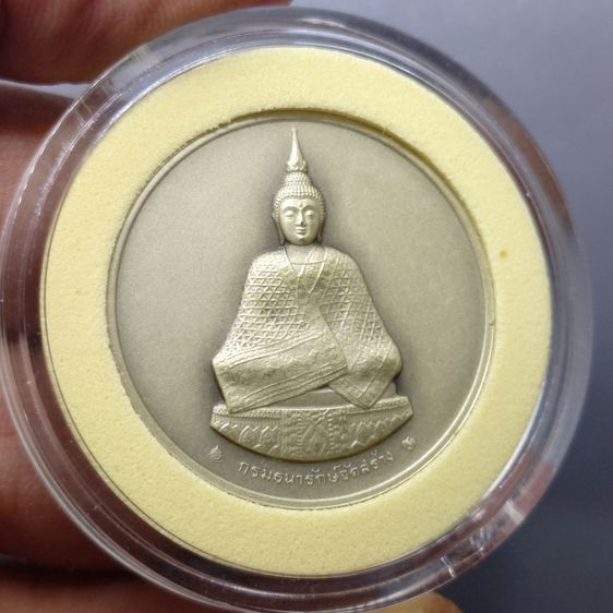 เหรียญพระแก้วมรกต ทรงเครื่องฤดูหนาว หลัง ภปร เนื้อเงินรมดำพ่นทรายพิเศษ ที่ระลึกเฉลิมพระเกียรติ 75 พรรษา ในหลวง รัชกาลที่9 พ.ศ.2545 พร้อมกล่อ รูปที่ 5
