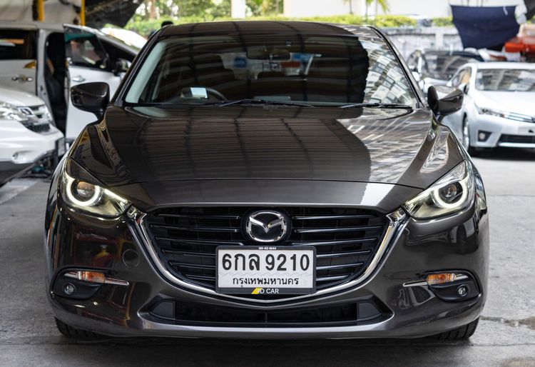 รถ Mazda Mazda3 2.0 S Sports สี น้ำตาล