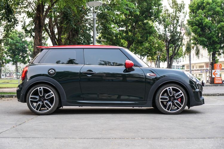 Mini JOHN COOPER WORK 2018 2.0 John Cooper Works Sedan เบนซิน ไม่ติดแก๊ส เกียร์อัตโนมัติ เขียว รูปที่ 4