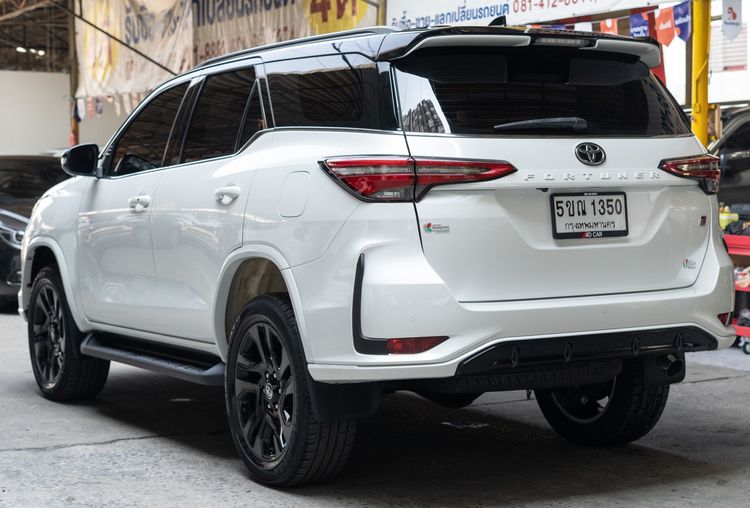 Toyota Fortuner 2024 2.8 GR Sport Black Top 4WD Utility-car ดีเซล ไม่ติดแก๊ส เกียร์อัตโนมัติ ขาว รูปที่ 3