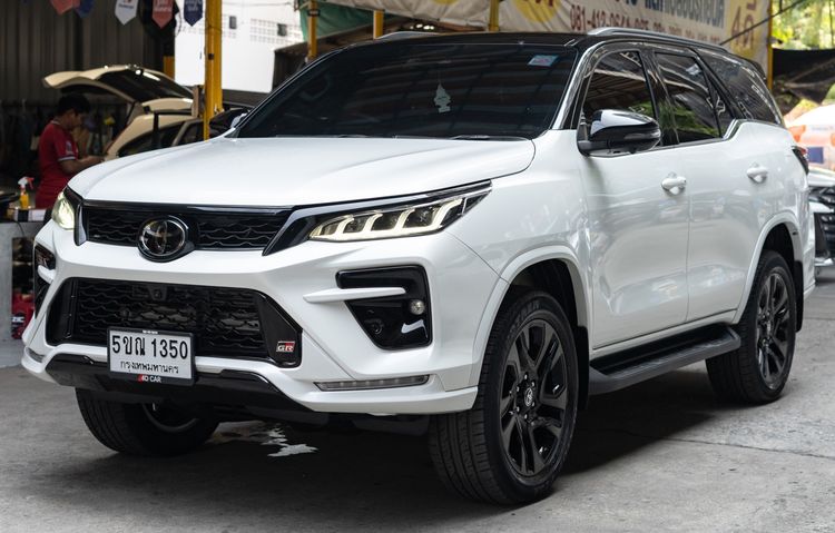 Toyota Fortuner 2024 2.8 GR Sport Black Top 4WD Utility-car ดีเซล ไม่ติดแก๊ส เกียร์อัตโนมัติ ขาว รูปที่ 2