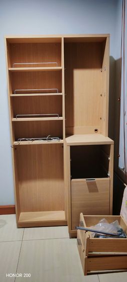 โต๊ะเครื่องแป้งแบบยืน รุ่นชิซูโอก สีโอ๊ด
ด้านล่างเป็นตู้ลิ้นชักหลังกระจกเงา
ความปลอดภัย: กระจกเงาติดฟิล์มนิรภัยหน้ากว้างประมาณ 90x180 cm รูปที่ 5