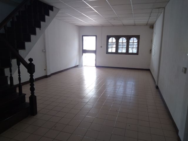 ทาวเฮ้าส์ 2 ชั้นให้เช่า ติดม.เกษมบัณฑิตร่มเกล้า