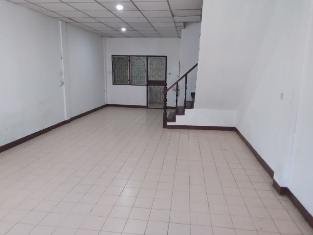 ทาวเฮ้าส์ 2 ชั้นให้เช่า ติดม.เกษมบัณฑิตร่มเกล้า รูปที่ 2