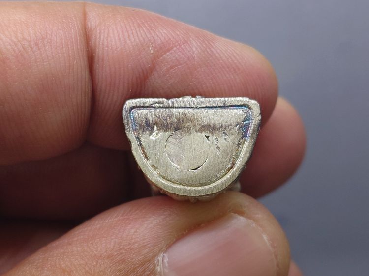 พระกริ่งพระพุทธนรสีห์ จปร. เนื้อเงิน ที่ระลึกสมทบทุนสร้างวัดศรีนครินทร์วราราม ประเทศสวิตเซอร์แลนด์ ปี 2539 พร้อมกล่องเดิม รูปที่ 7