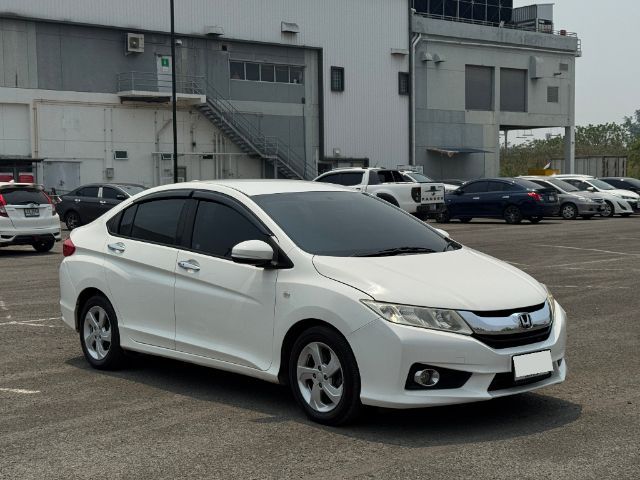 Honda City 2015 1.5 V i-VTEC Sedan เบนซิน เกียร์อัตโนมัติ ขาว รูปที่ 3