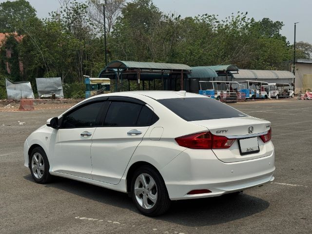 Honda City 2015 1.5 V i-VTEC Sedan เบนซิน เกียร์อัตโนมัติ ขาว รูปที่ 4