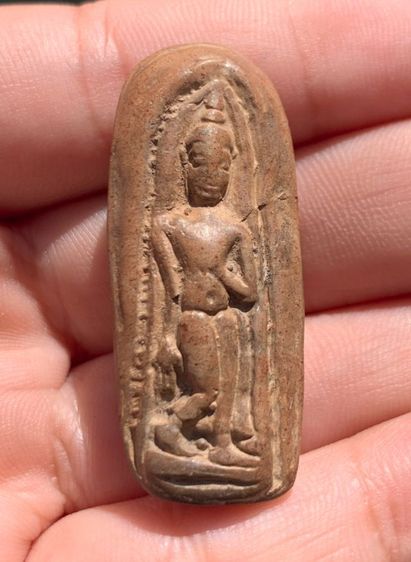 พระลีลาเม็ดขนุน