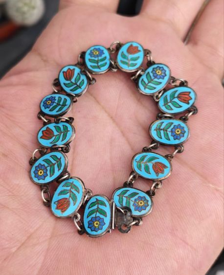 สร้อยข้อมือเงินแท้​ ลงยา​ งานเก่า​ ไม่ต้องไปหาอีกเส้นครับ​ สวยมาก​ ราคาแบ่งปันครับ